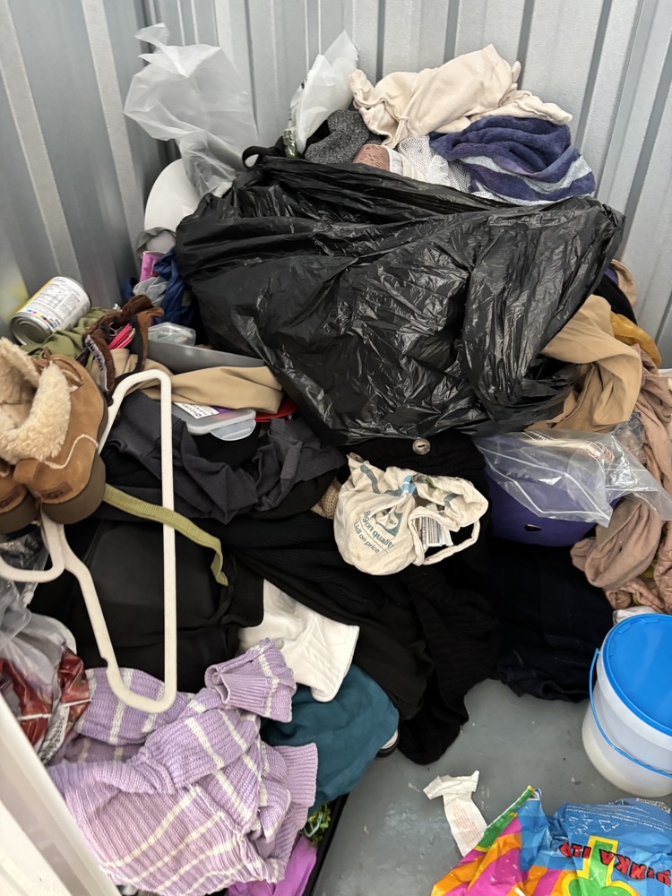 Brentford Self storage unit auction IB-2642