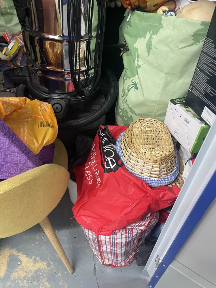 Edgware Self storage unit auction IB-1327