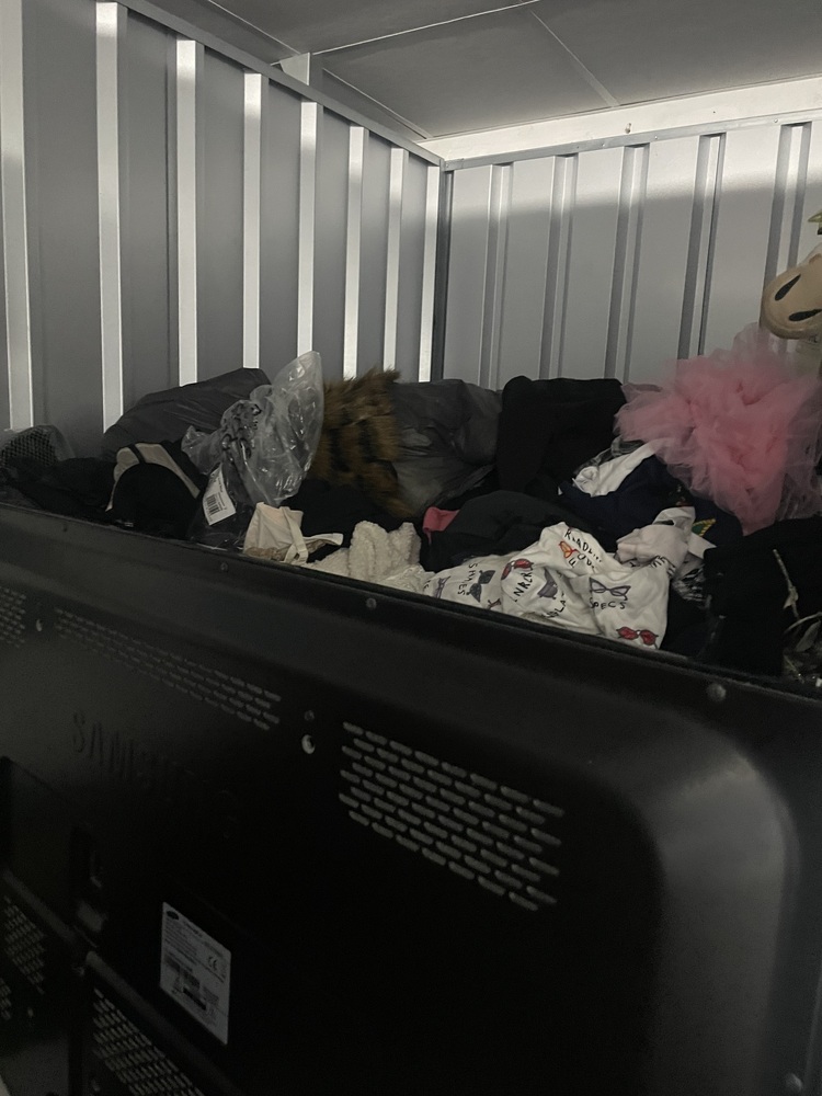 Edgware storage facility unit auction IB-1327