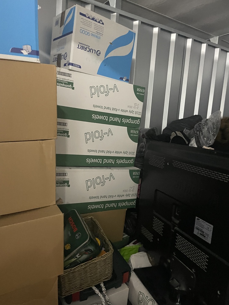 Edgware Storage Unit auction IB-1327 12