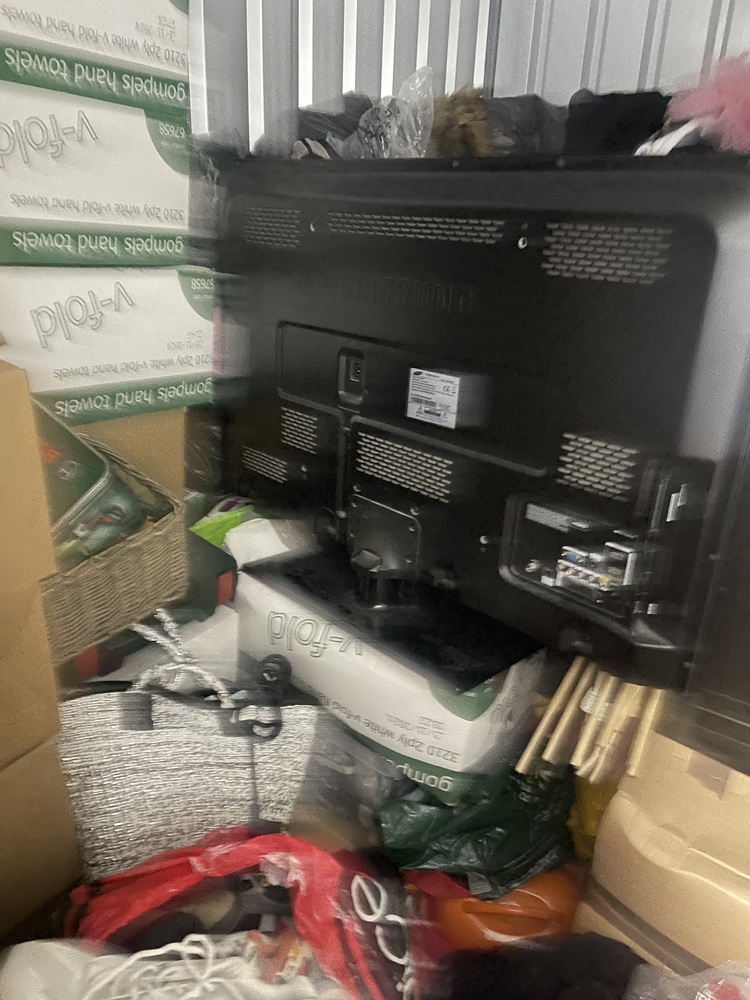 Edgware storage facility unit auction IB-1327 16
