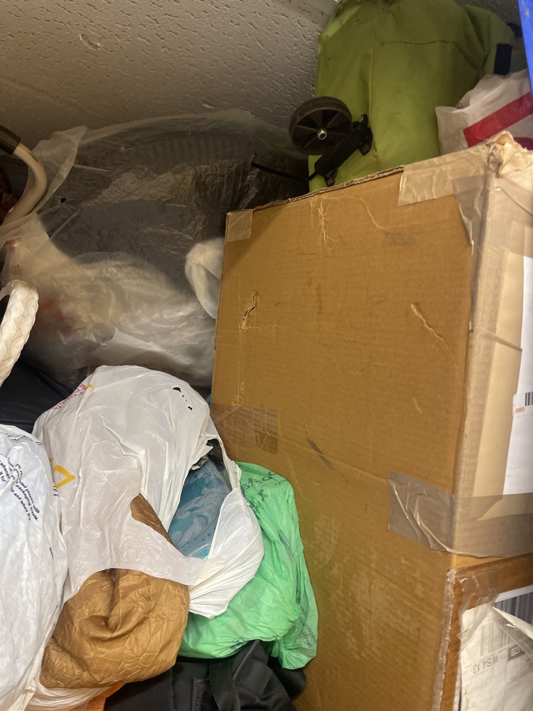 Charlton Storage Unit auction IB-1361