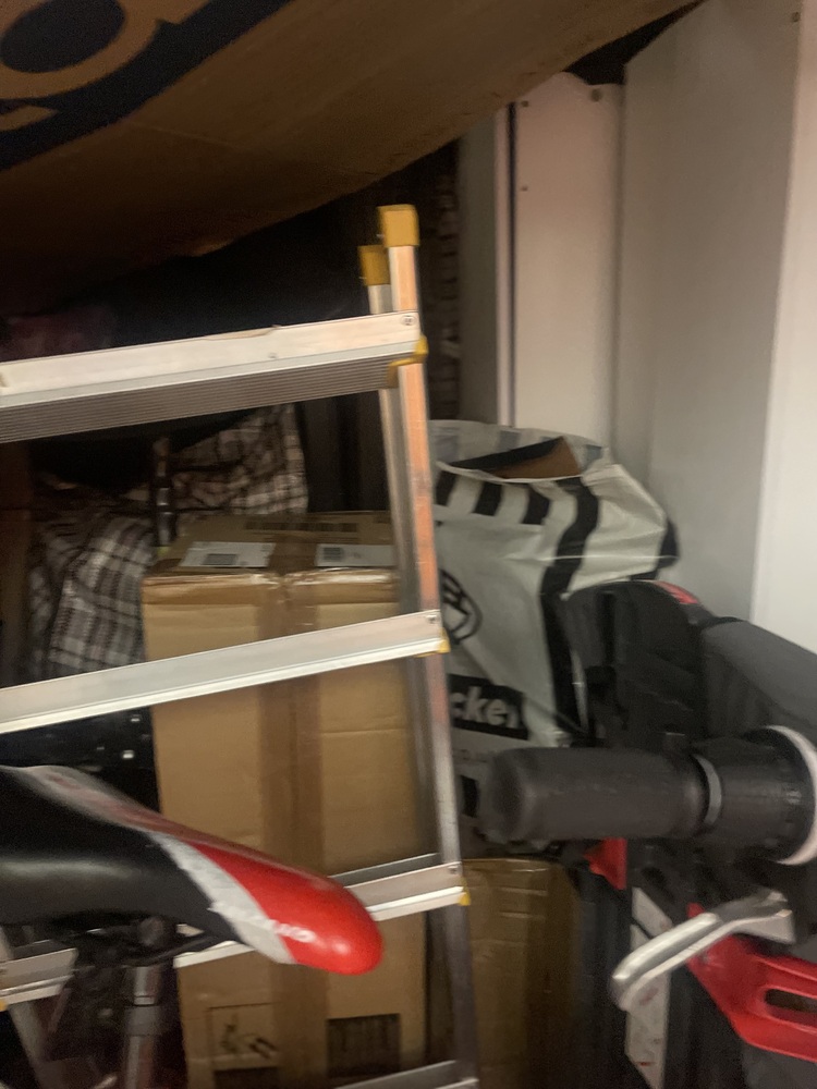 Croydon Storage Unit auction IB-2442
