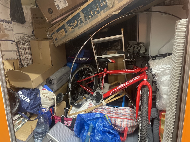 Croydon storage facility unit auction IB-2442