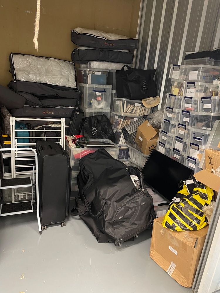 Reading Storage Unit auction IB-9836