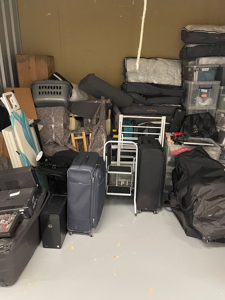 Reading storage facility unit auction IB-9836