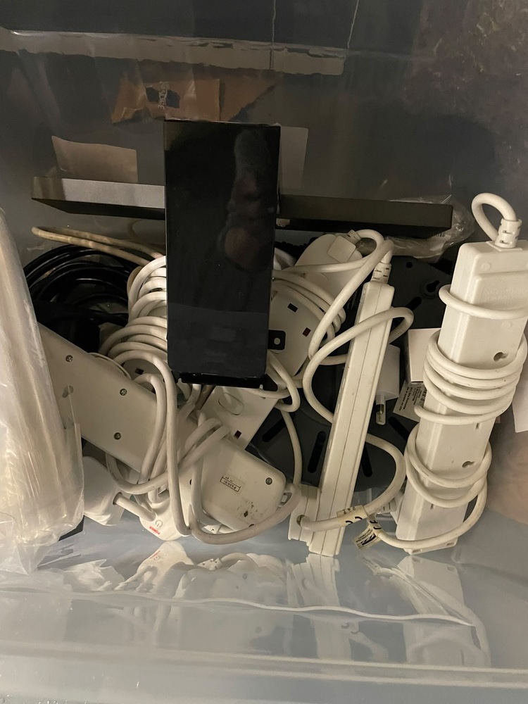 Reading Storage Unit auction IB-9836 32