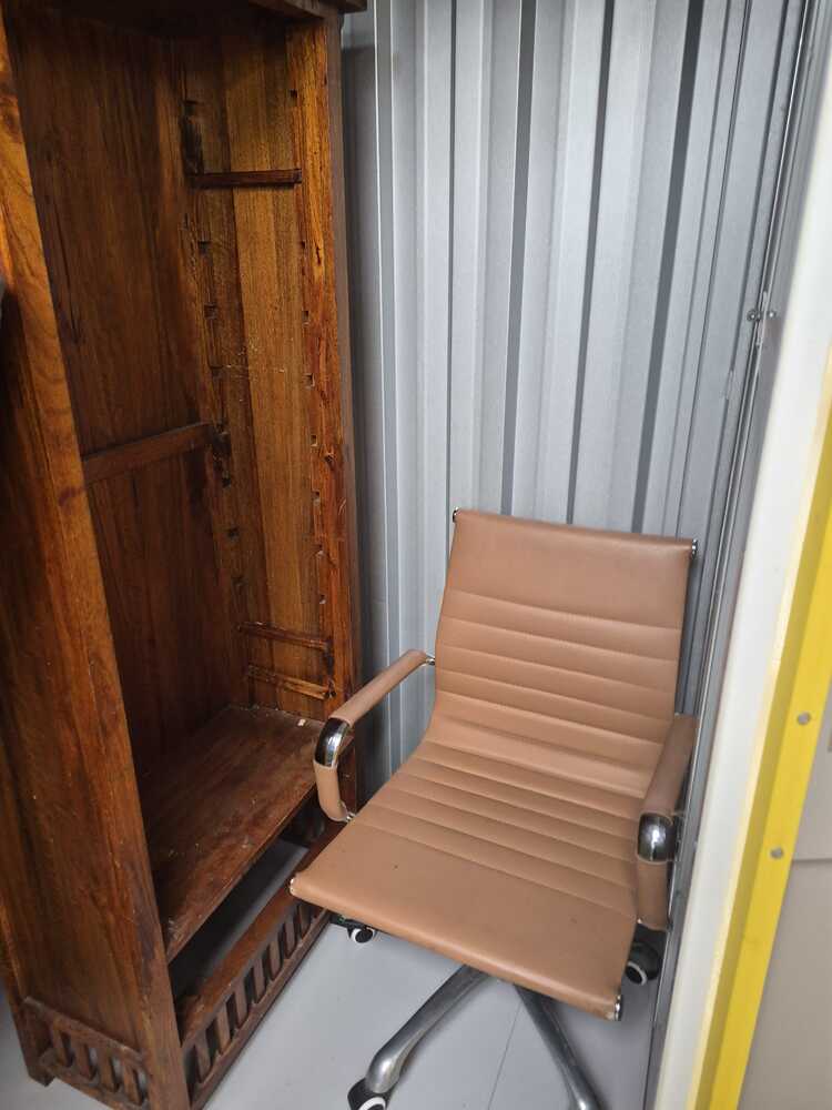 StorageMart Worthing storage facility unit auction IB-9171