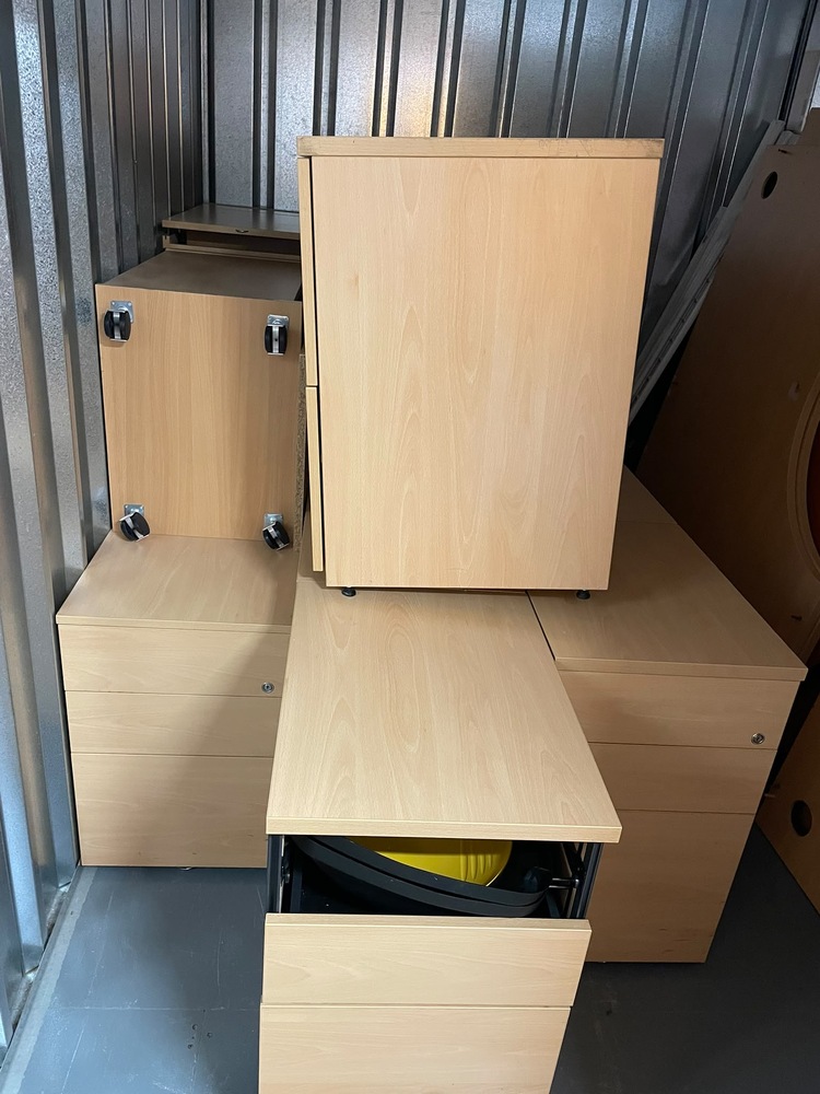 Redhill Self storage unit auction IB-6465 23