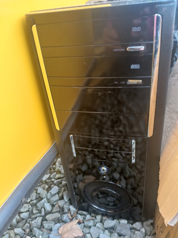 Now Storage Hereford Storage Unit auction IB-8674 12