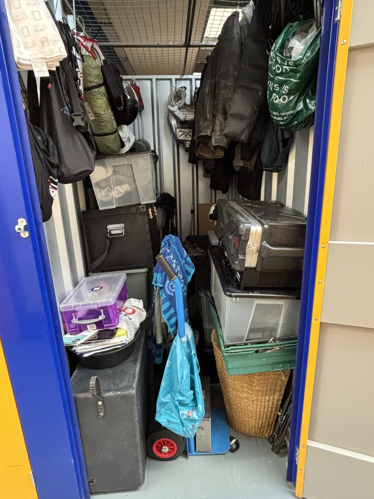 Staples Corner Storage auction IB-9933 10