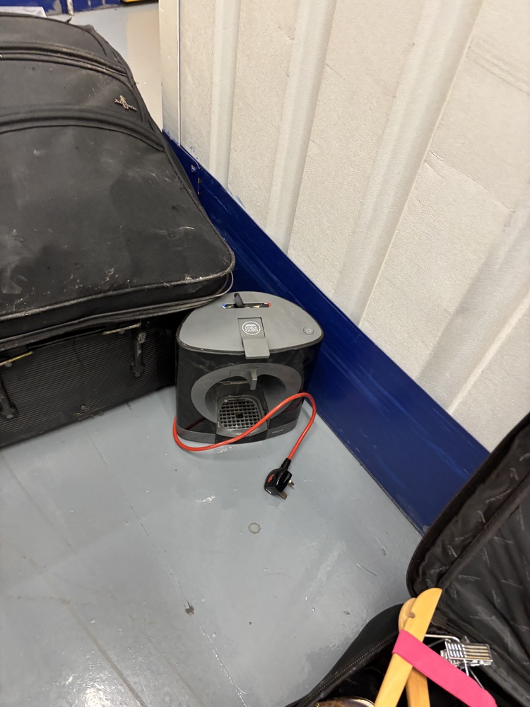 Staples Corner Self storage unit auction IB-1328