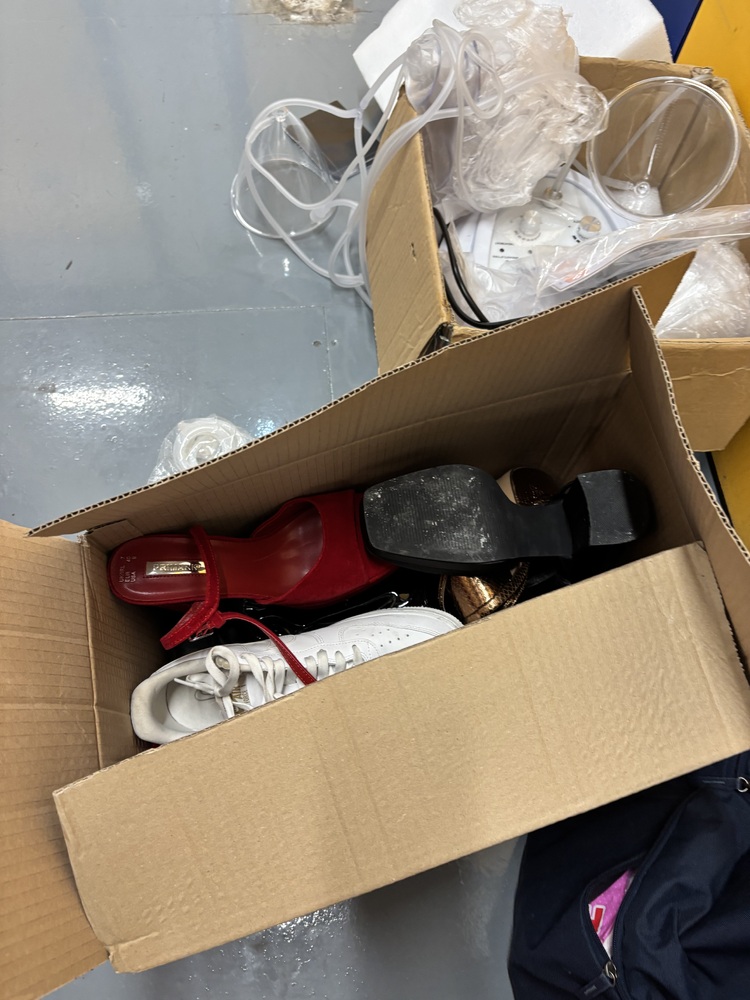 Staples Corner Storage Unit auction IB-9173