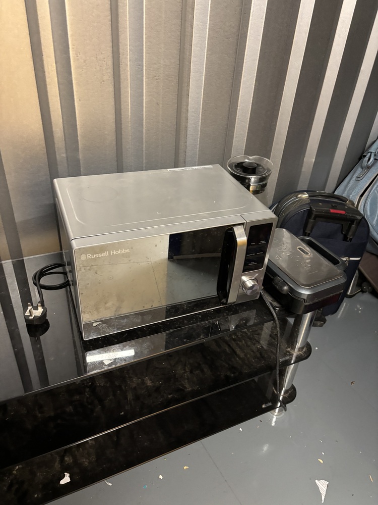 Staples Corner Storage auction IB-3489