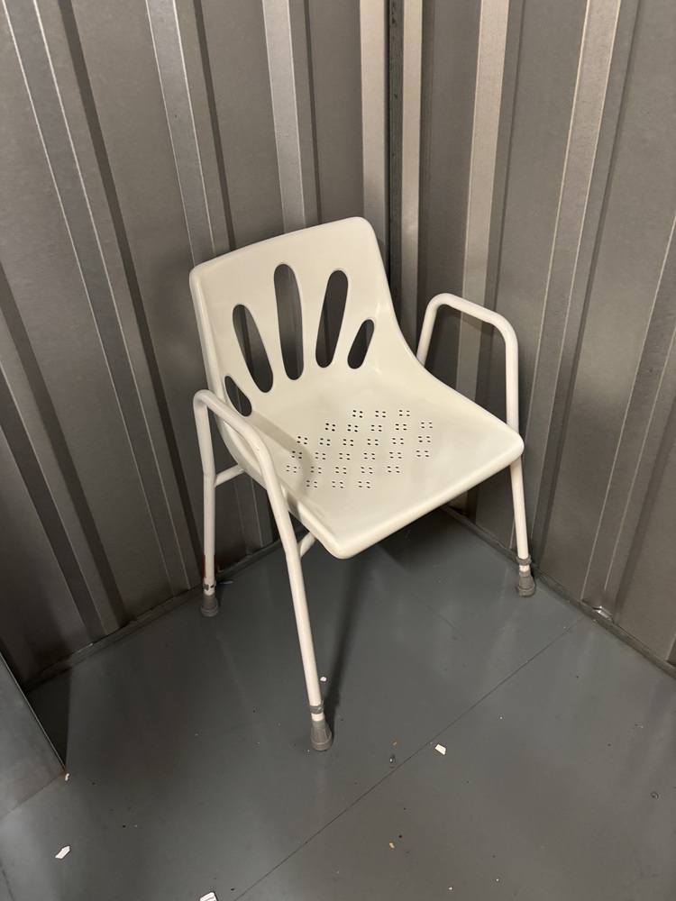 Staples Corner Storage Unit auction IB-3489