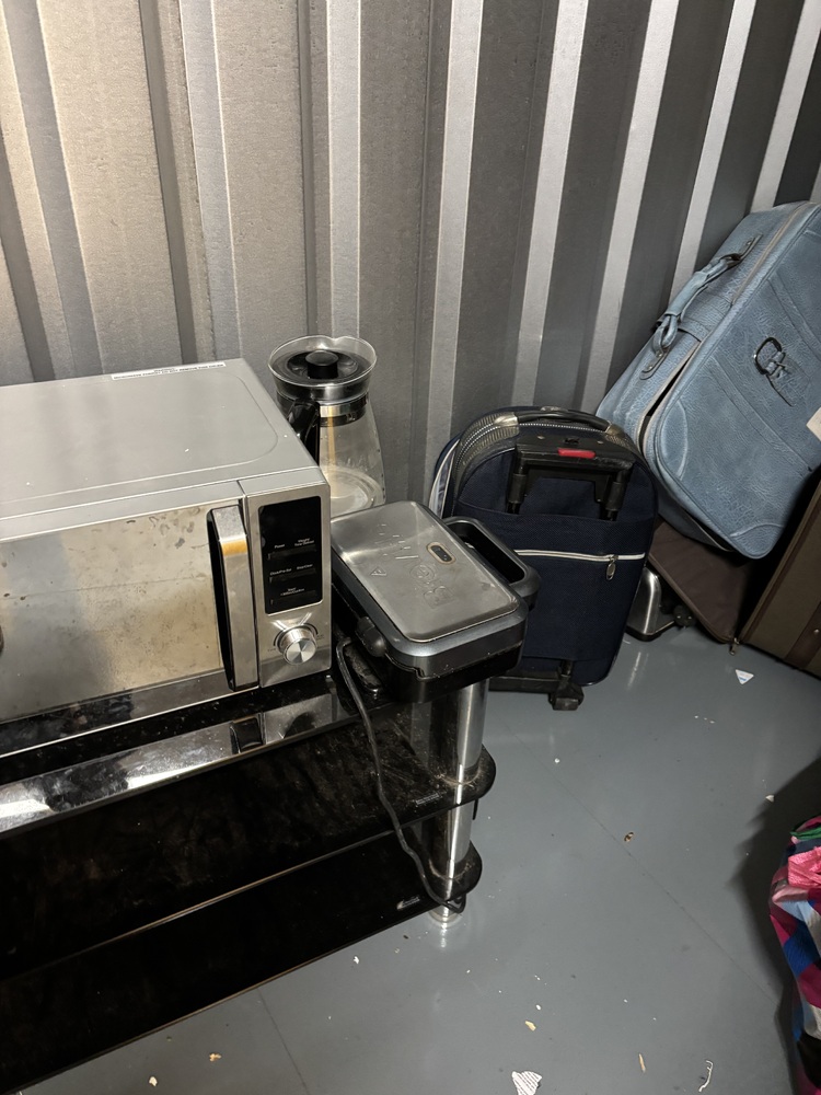 Staples Corner Self storage unit auction IB-3489
