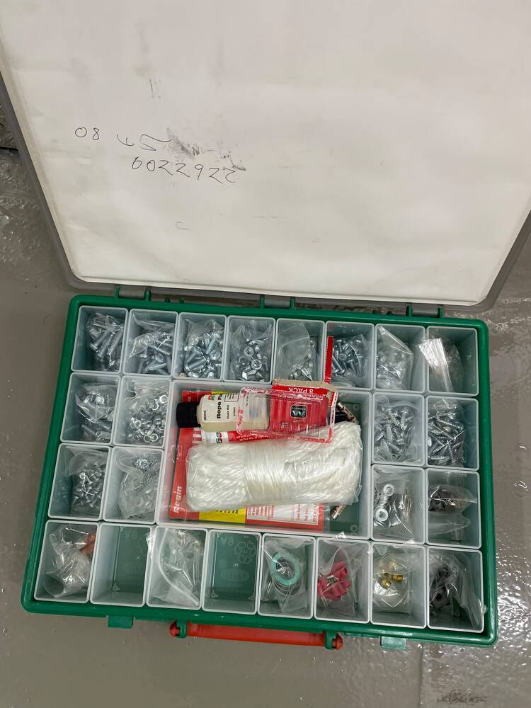 Hayes storage facility unit auction IB-7770 16