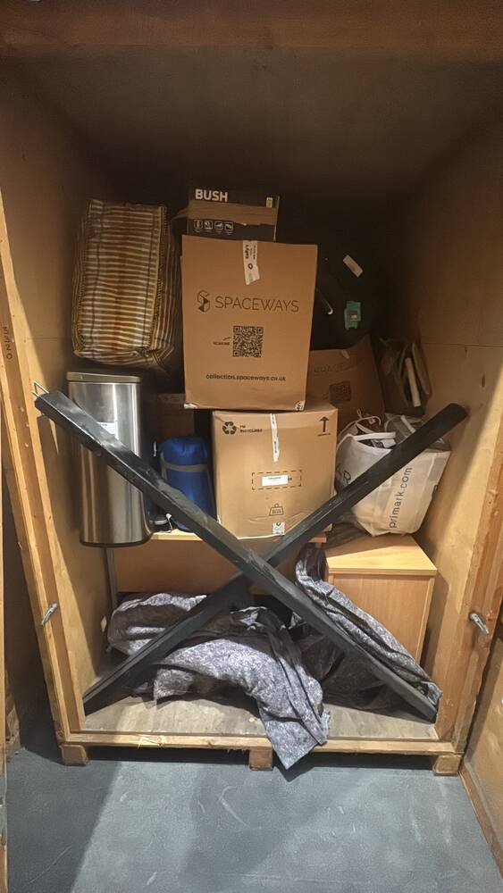LUTON Storage Unit auction IB-4083