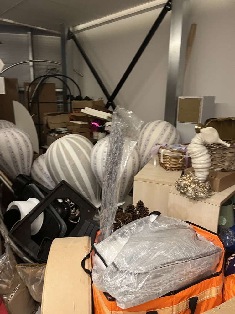 Easy Access Self Storage Stockport Self storage auction IB-1097