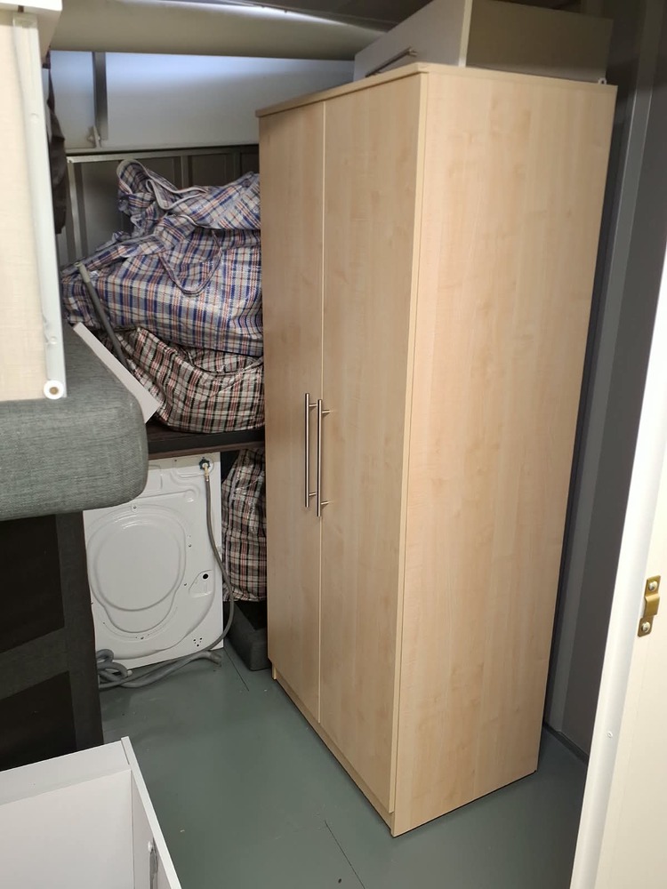Sheffield Storage Unit auction IB-1454