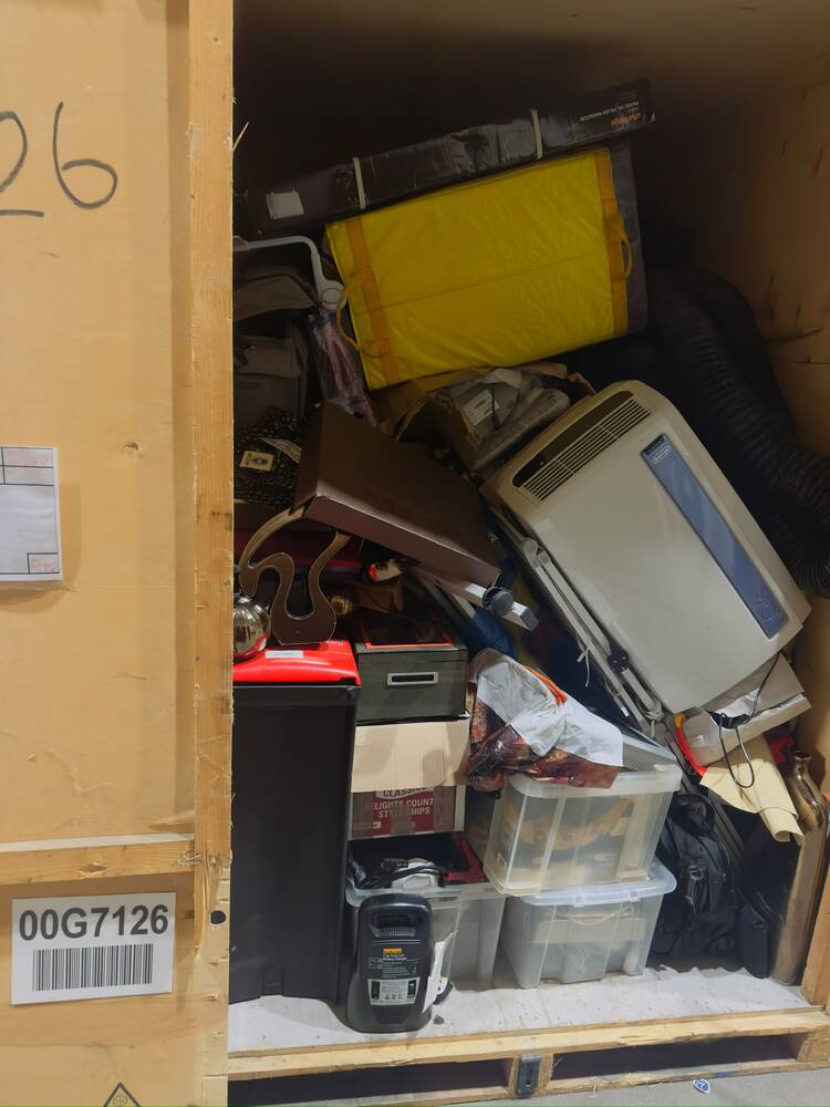 LUTON Storage Unit auction IB-4942