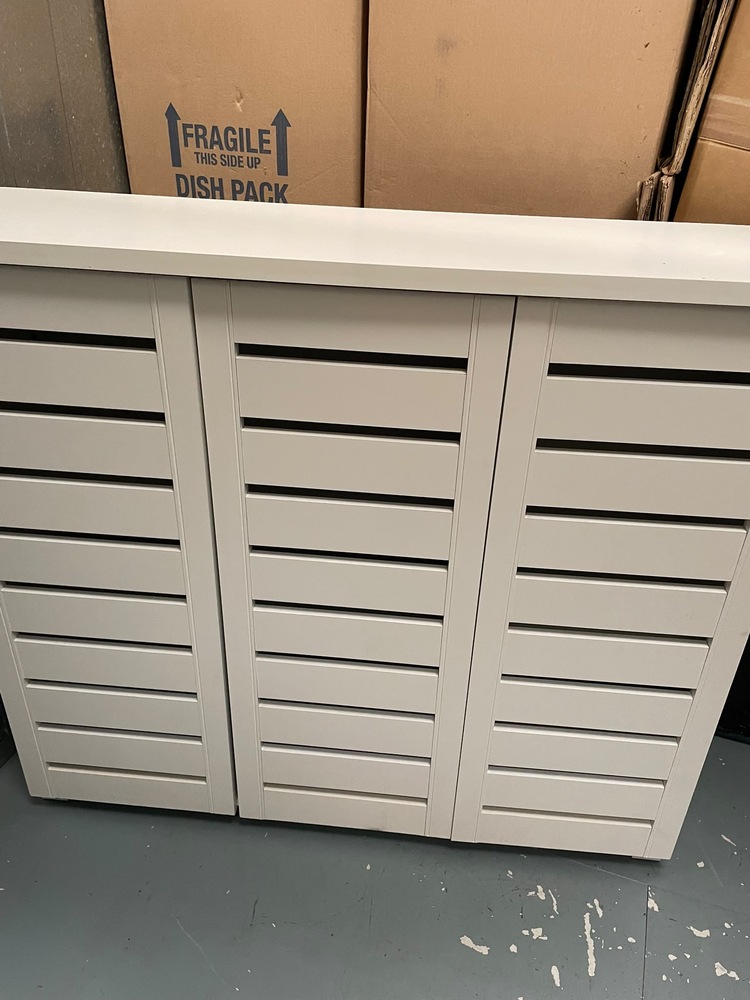 Stanmore storage facility unit auction IB-1244 26