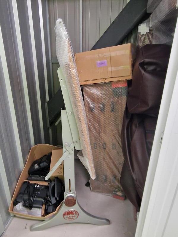 iBidOnStorage.co.uk StorageMart Auction 16667754569433