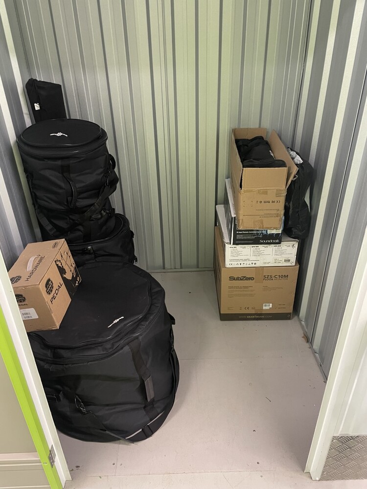 iBidOnStorage.co.uk StorageMart Auction 16690285789493