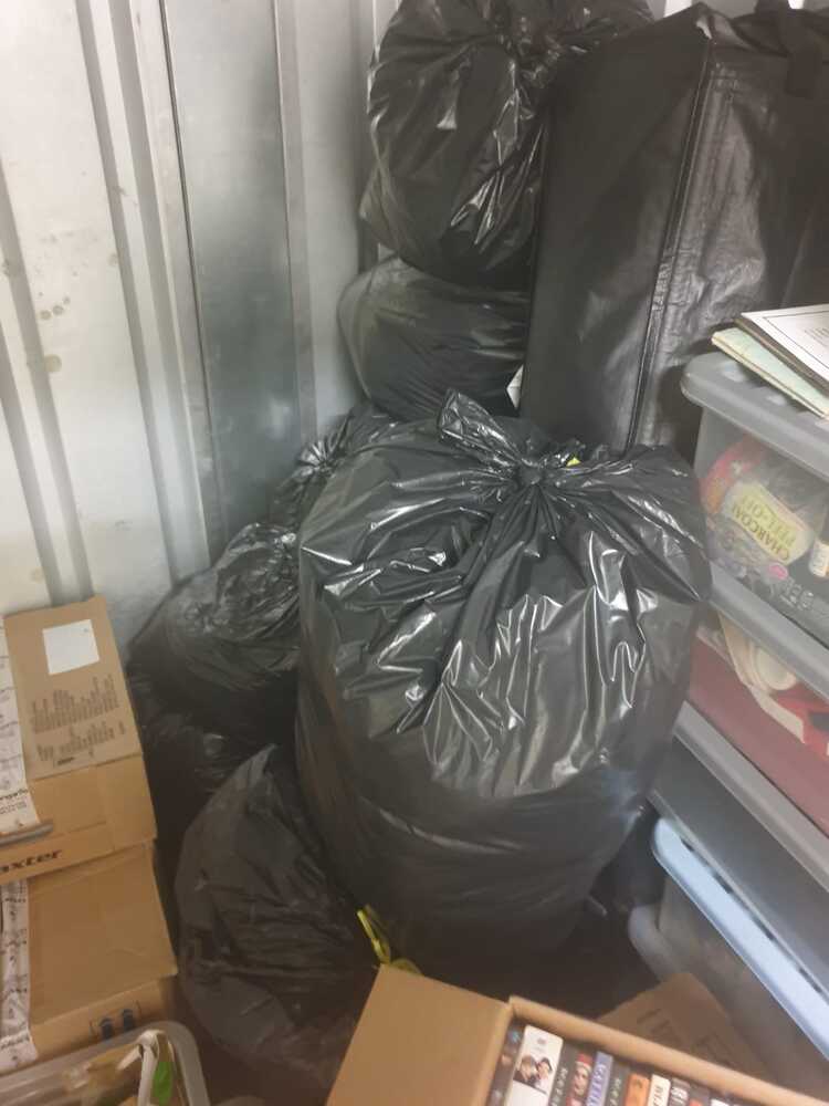 iBidOnStorage.co.uk Kangaroo Self Storage Ltd. Auction 16729326083733