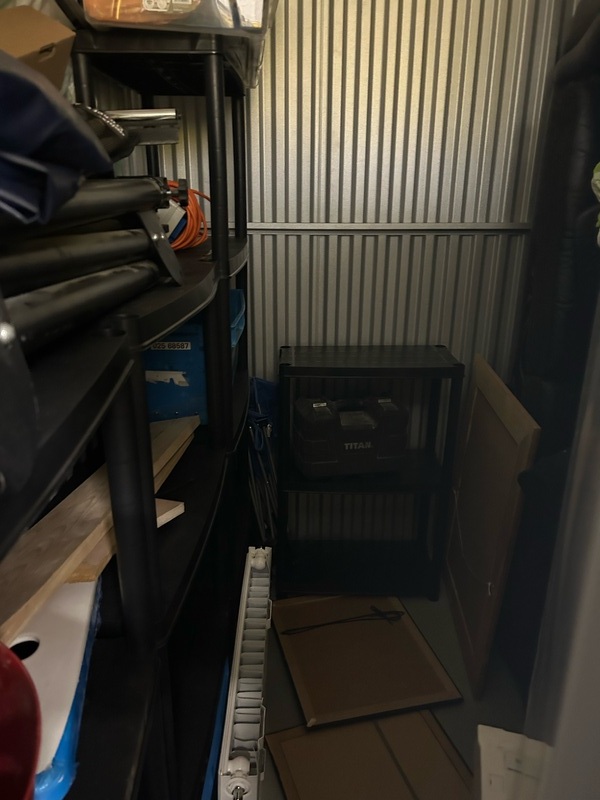 iBidOnStorage.co.uk Kangaroo Self Storage Ltd. Auction 16738674388371