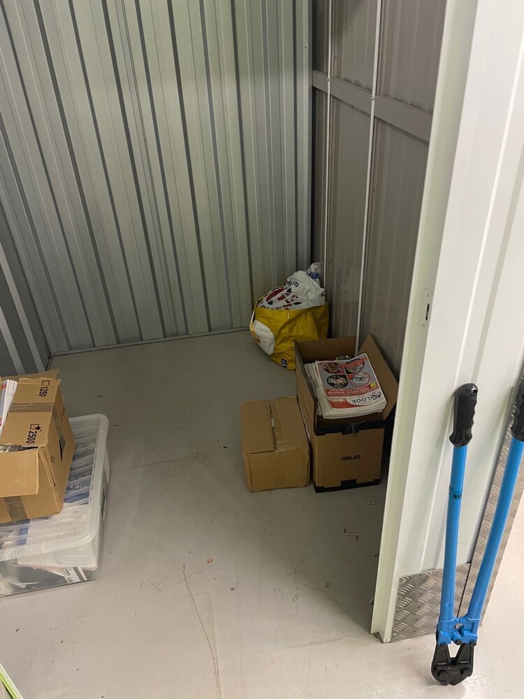 iBidOnStorage.co.uk StorageMart Auction 16740445853753