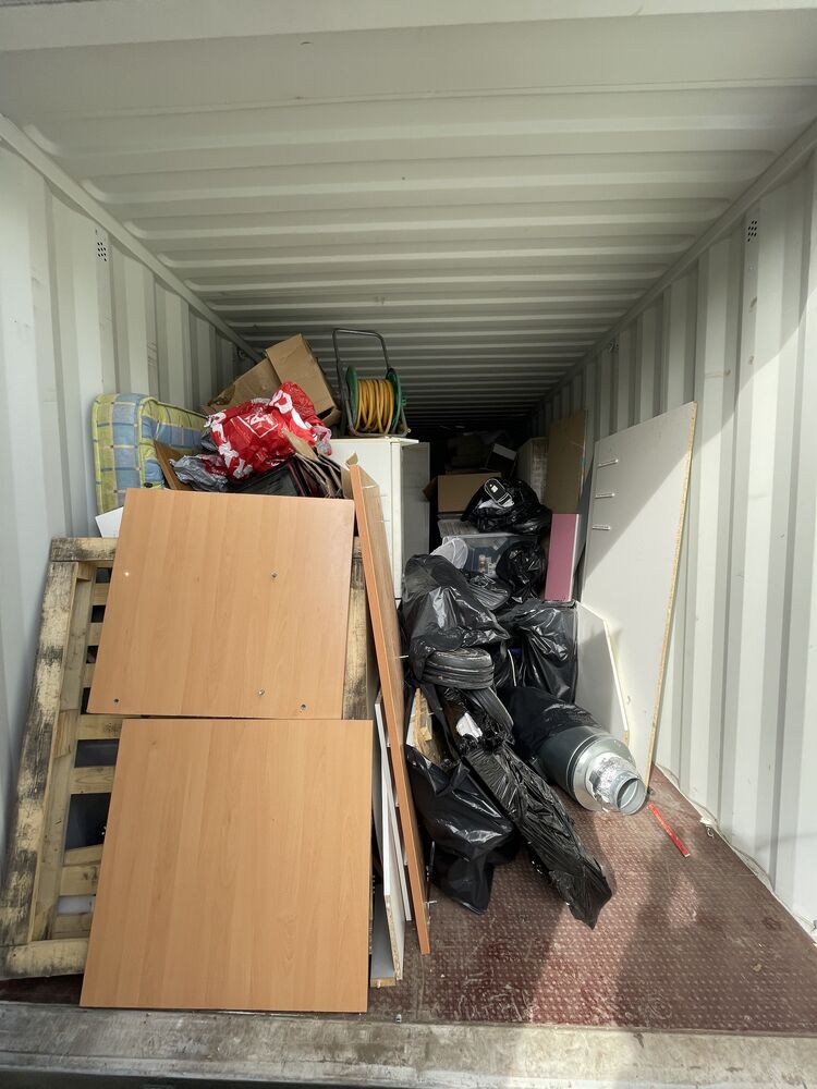 iBidOnStorage.co.uk Elland Road Storage Auction 16787136462262