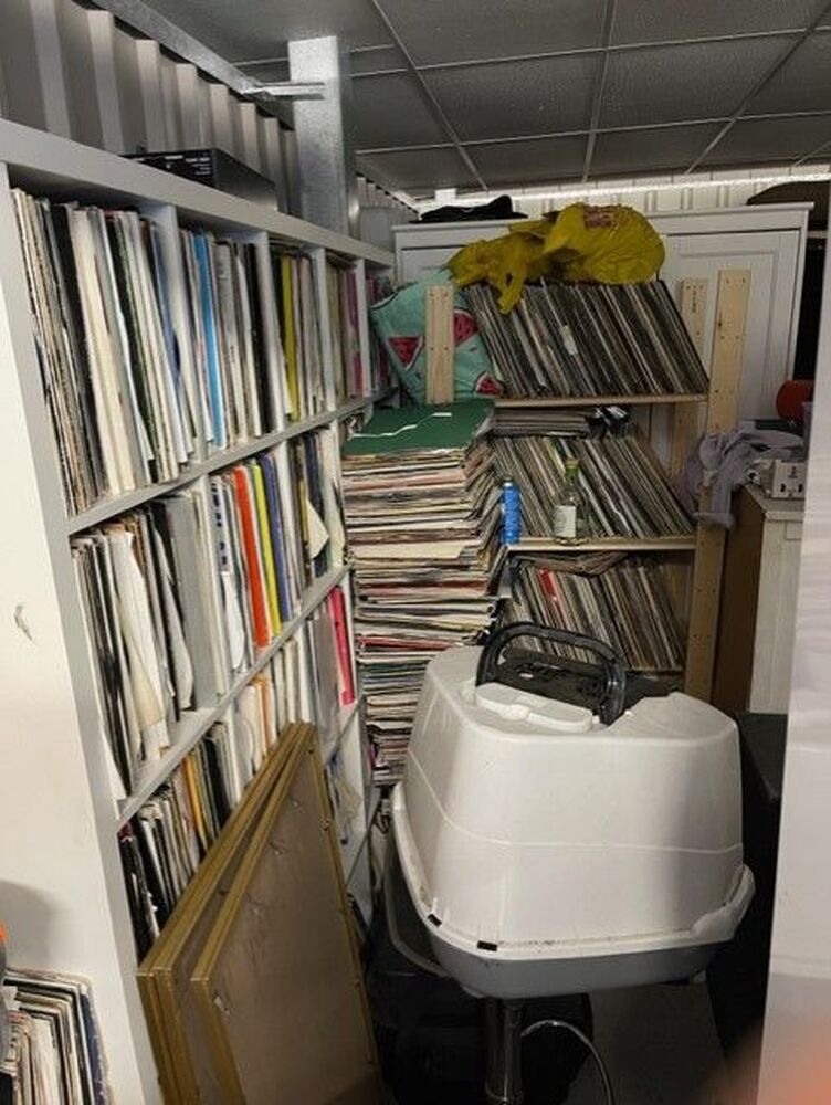 iBidOnStorage.co.uk StorageMart Auction 16794075959730