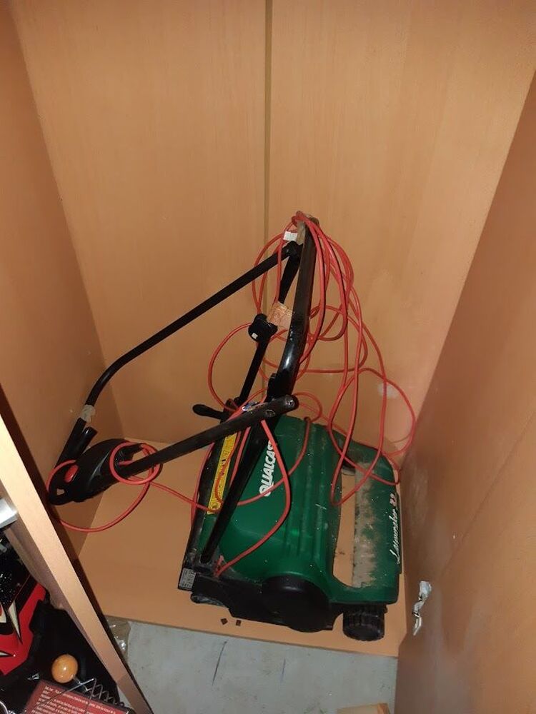 iBidOnStorage.co.uk Lock Stock Self Storage Auction 16796687368383