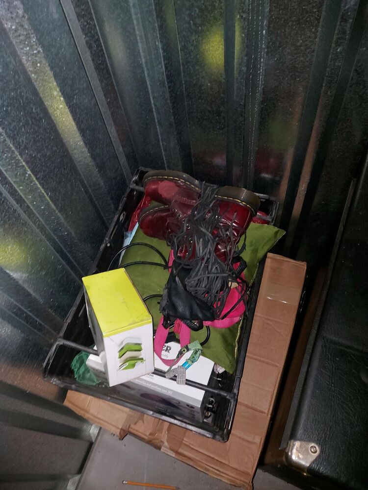 iBidOnStorage.co.uk StorageMart Auction 16811200959312