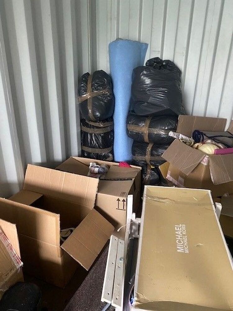 iBidOnStorage.co.uk LocBox Self Storage Auction 16814013751567