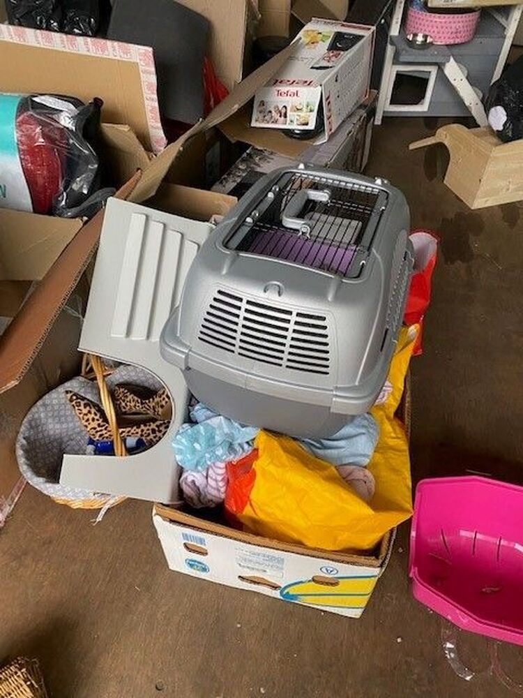 iBidOnStorage.co.uk LocBox Self Storage Auction 16814013751567