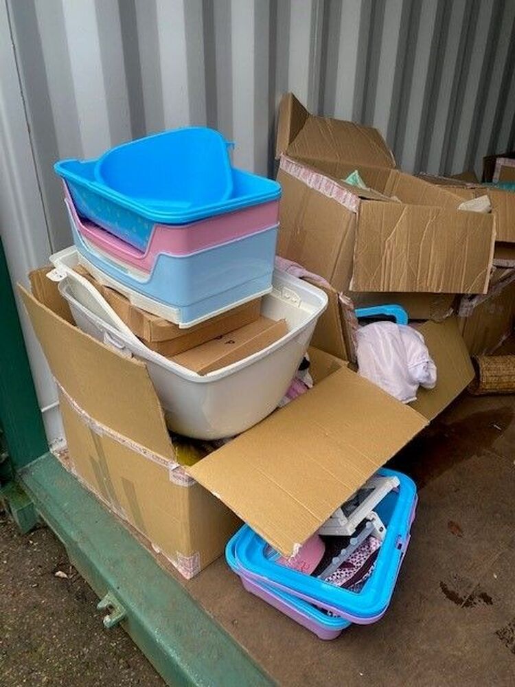 iBidOnStorage.co.uk LocBox Self Storage Auction 16814013751567