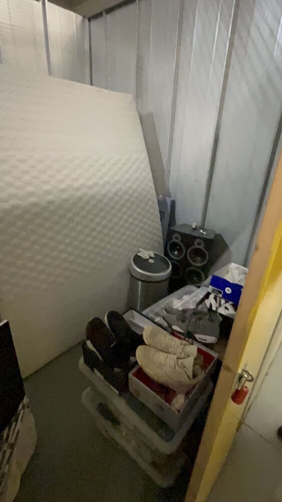 iBidOnStorage.co.uk Access Self Storage Auction 16842374096741