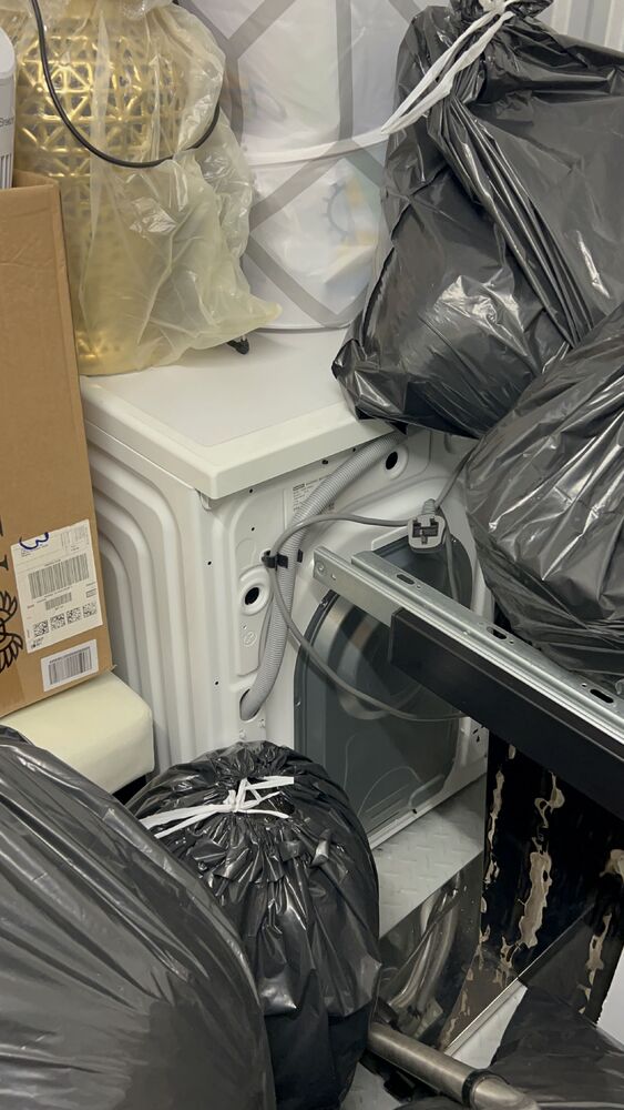 iBidOnStorage.co.uk Access Self Storage Auction 16875287273426