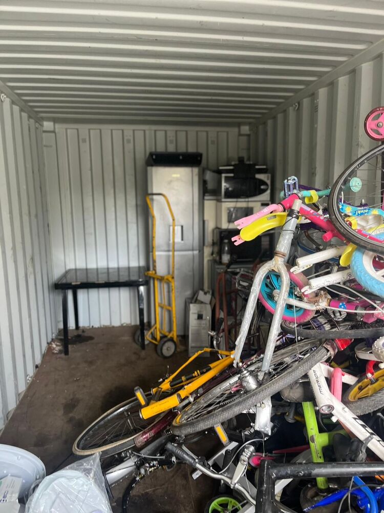 iBidOnStorage.co.uk Elland Road Storage Auction 16897690641781