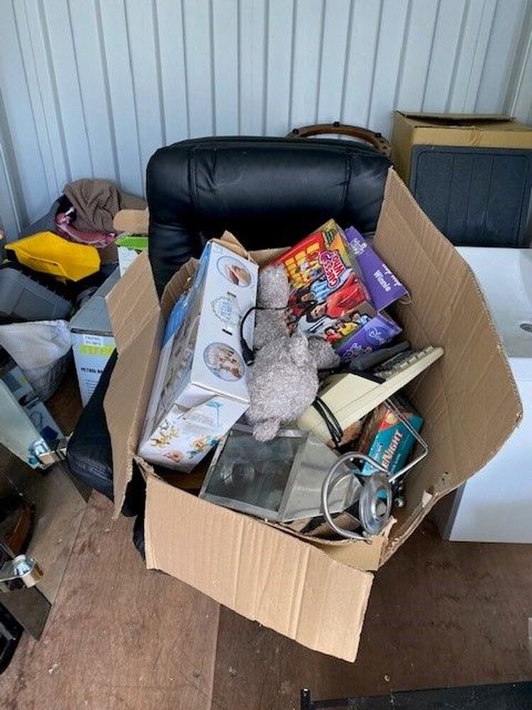 iBidOnStorage.co.uk LocBox Self Storage Auction 16898646306754