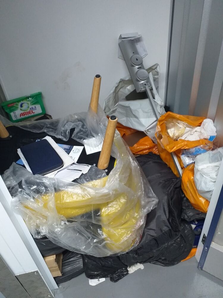 iBidOnStorage.co.uk Vanguard Storage Services Auction 16923690646467