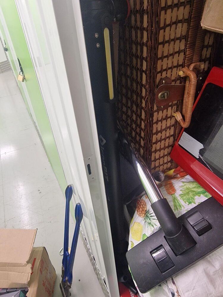 iBidOnStorage.co.uk StorageMart Auction 16933078019455