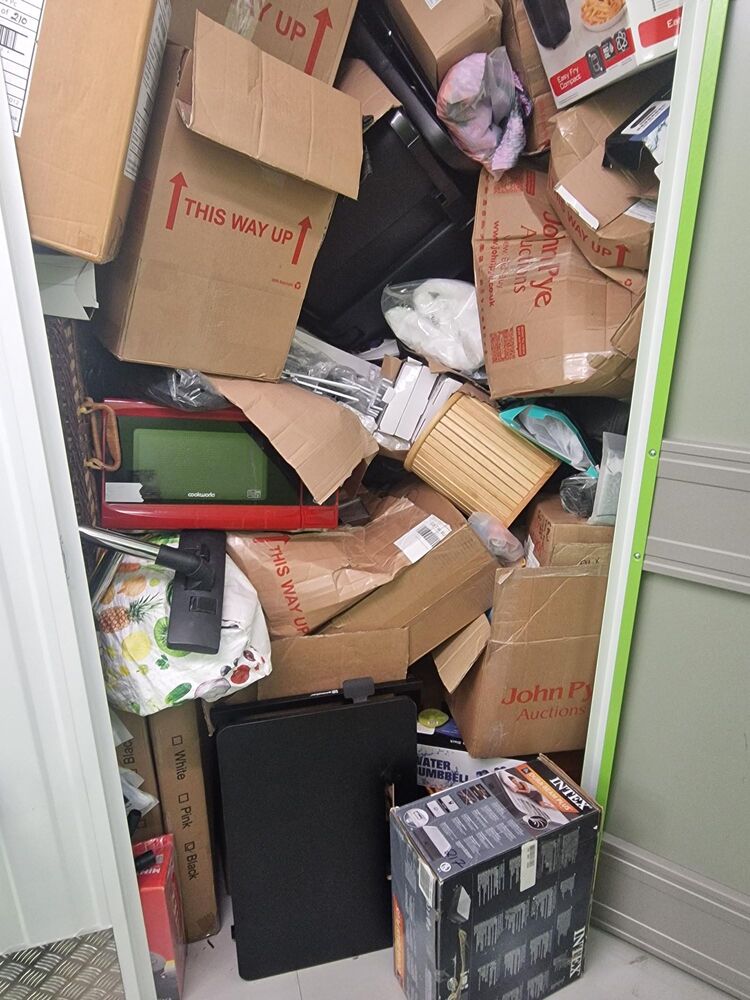 iBidOnStorage.co.uk StorageMart Auction 16933078019455