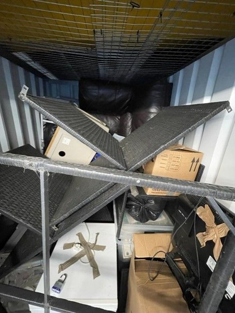 iBidOnStorage.co.uk StorageMart Auction 16951341261168