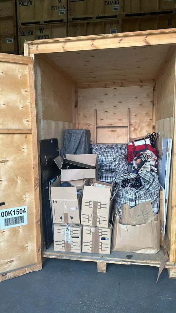 iBidOnStorage.co.uk Kellys Self Storage Auction 16970198301310