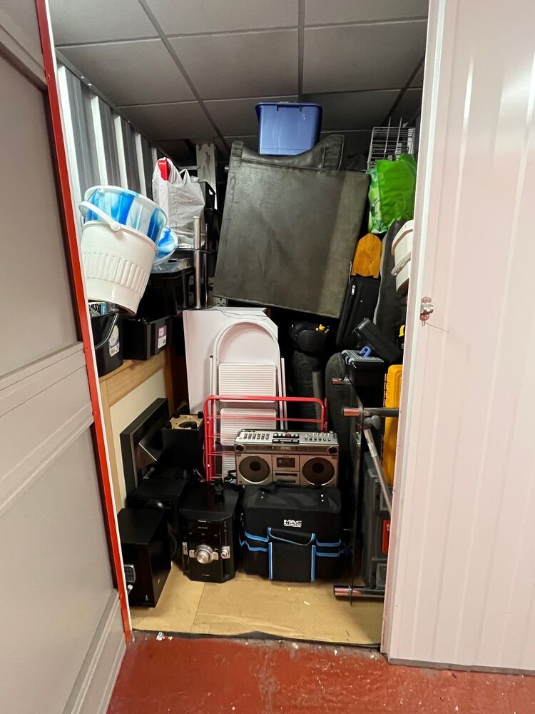 iBidOnStorage.co.uk Self Storage TamesideLtd Auction 16989197009488