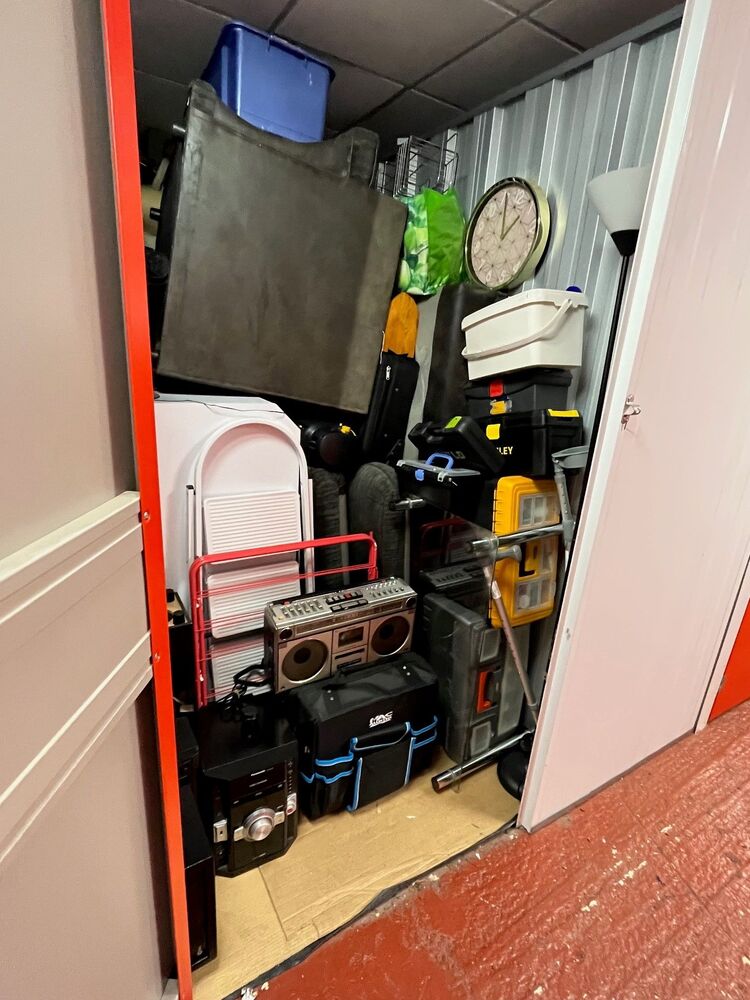 iBidOnStorage.co.uk Self Storage TamesideLtd Auction 16989197009488