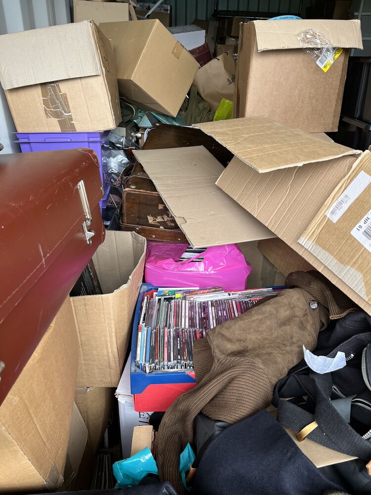 iBidOnStorage.co.uk Chesley Storage Auction 16990934286356